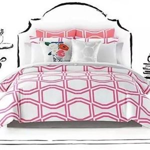 Made Spade- comforter set, includes full size comforter and two standard shams